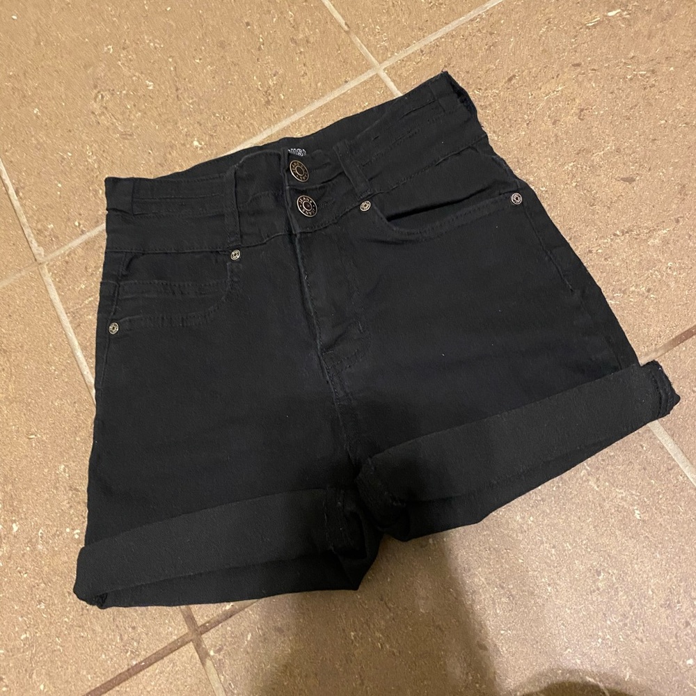 Black shorts from silver crush size 1 but they fit like a size 0 style-SA30471C.